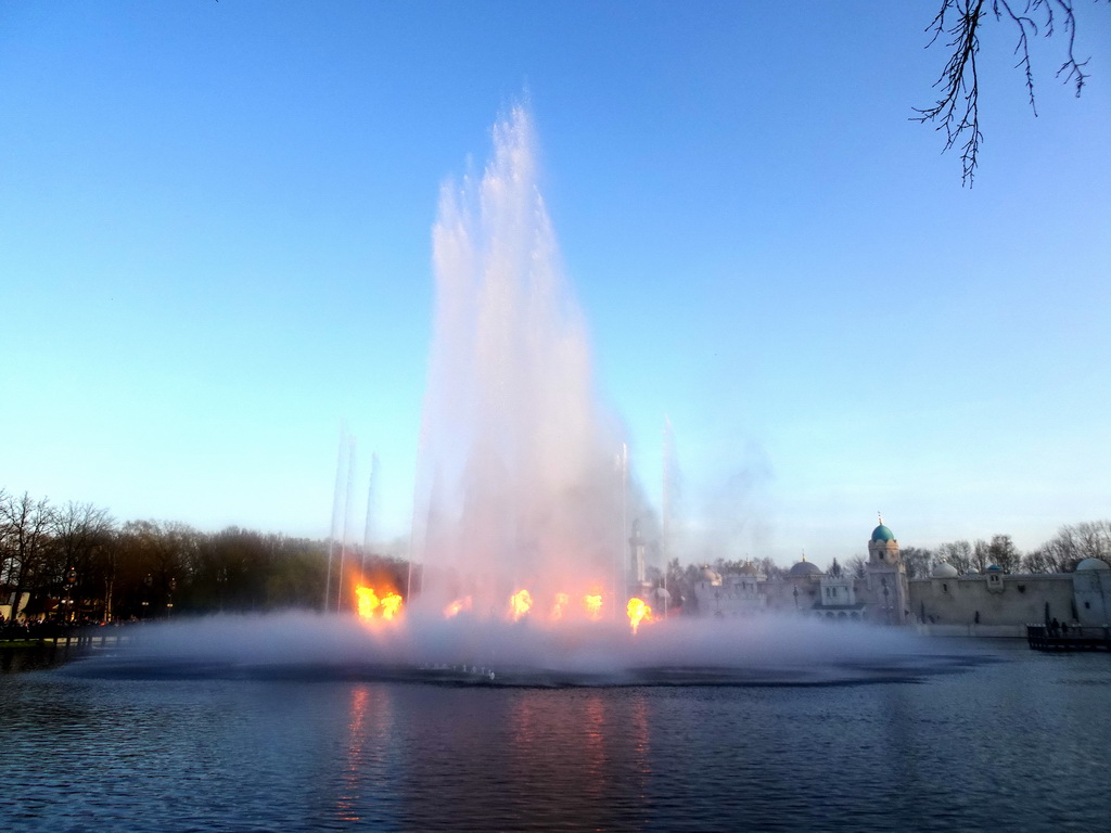 The Aquanura lake at the Fantasierijk kingdom and the Fata Morgana attraction at the Anderrijk kingdom, during the water show