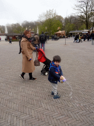 Miaomiao and Max playing with bubbles at the Dwarrelplein square