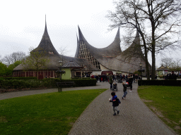 Max playing with bubbles in front of the House of the Five Senses at the Dwarrelplein square