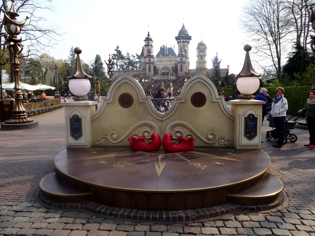 Platform at the Pardoes Promenade and the Symbolica attraction at the Fantasierijk kingdom