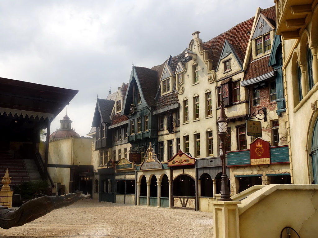 Facades of buildings on the stage of the Raveleijn theatre at the Marerijk kingdom, before the Raveleijn Parkshow, viewed from the Wapen van Raveleijn restaurant