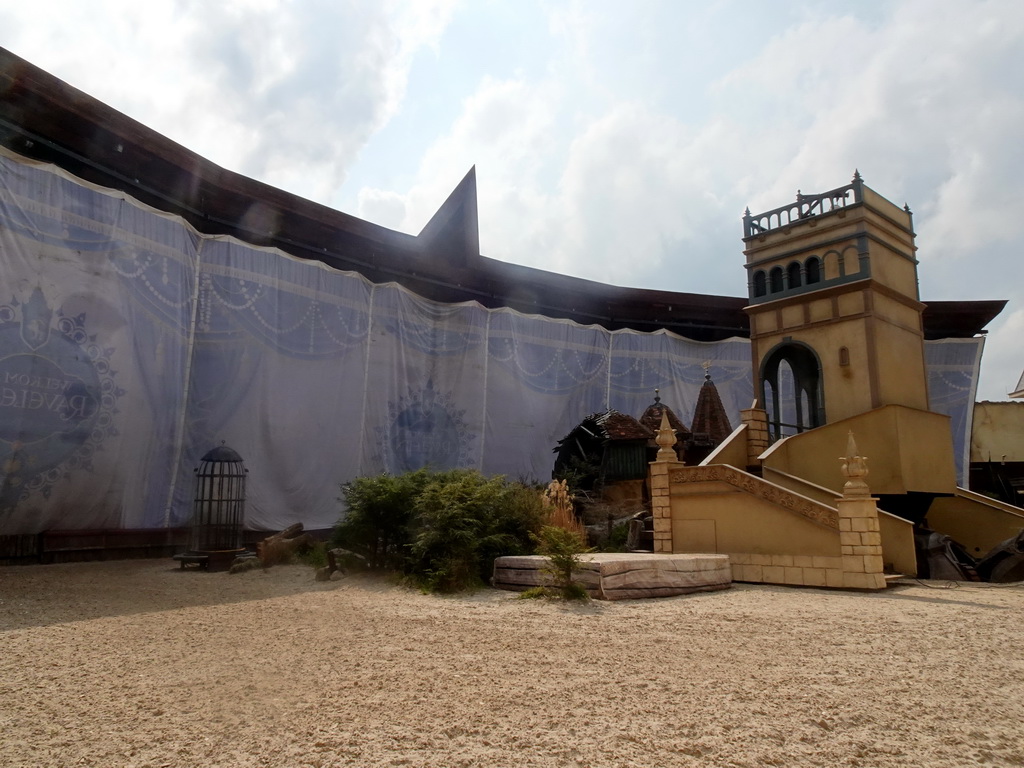 Stage curtain at the Raveleijn theatre at the Marerijk kingdom, just before the Raveleijn Parkshow, viewed from the Wapen van Raveleijn restaurant