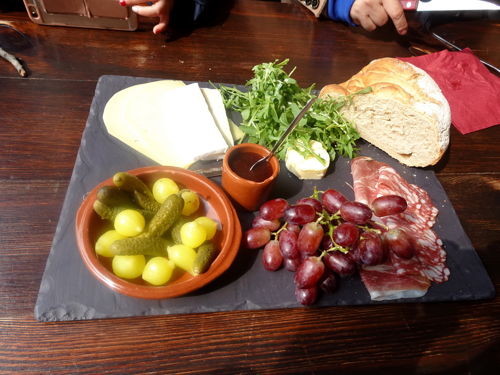 Lunch at the Wapen van Raveleijn restaurant at the Marerijk kingdom