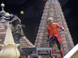 Actors on the stage of the Raveleijn theatre at the Marerijk kingdom, during the Raveleijn Parkshow, viewed from the Wapen van Raveleijn restaurant