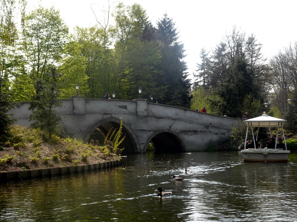 Bridge, Gondoletta and Ducks at the Gondoletta attraction at the Reizenrijk kingdom