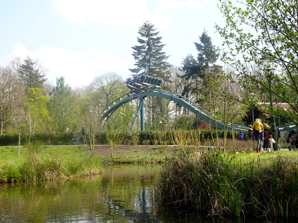 The Baron 1898 attraction at the Ruigrijk kingdom, viewed from our Gondoletta at the Gondoletta attraction at the Reizenrijk kingdom