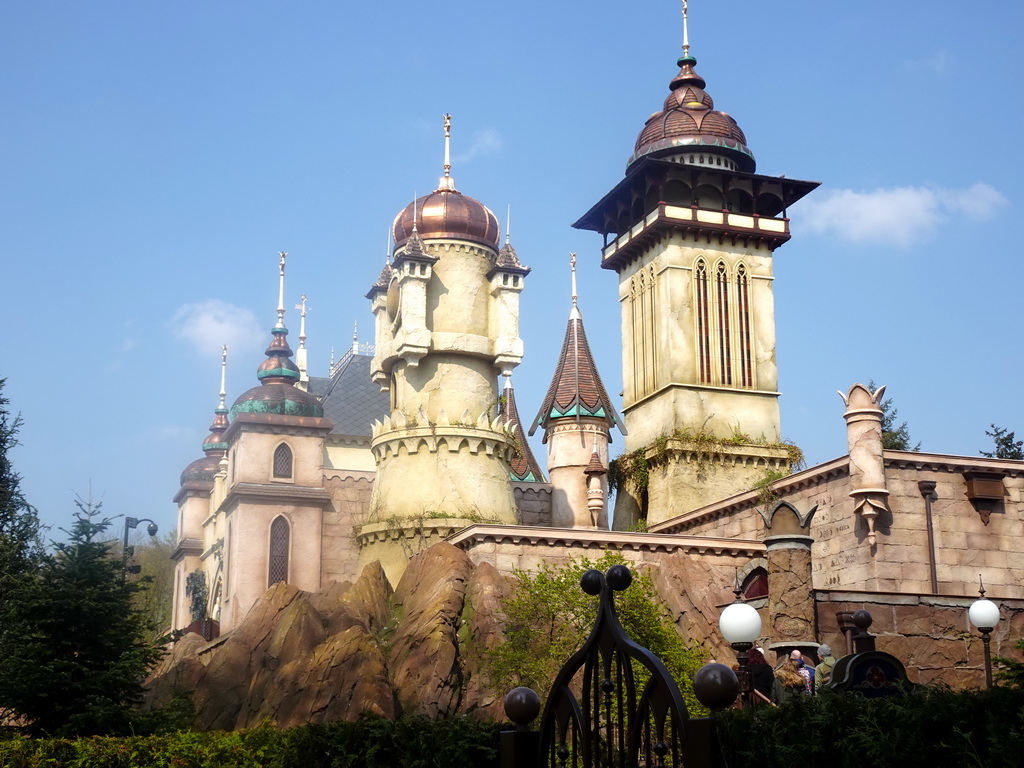 Right front side of the Symbolica attraction at the Fantasierijk kingdom