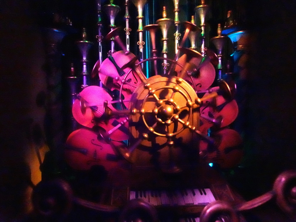 Organ at the Hidden Fantasy Depot in the Symbolica attraction at the Fantasierijk kingdom