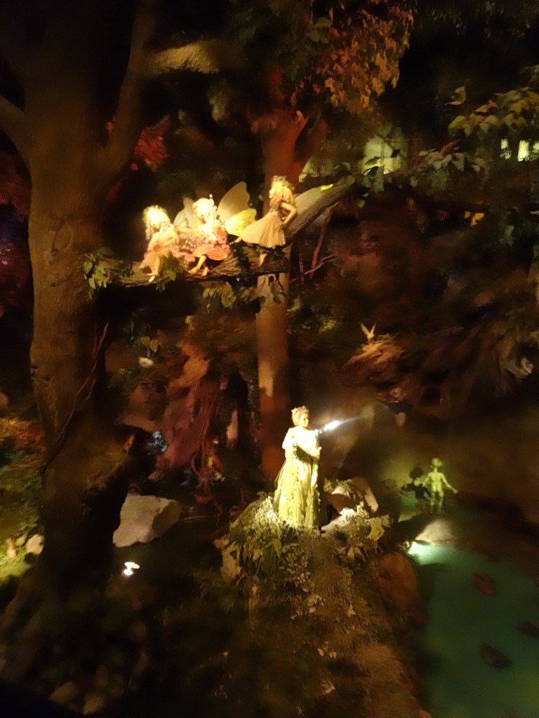 Troll and fairies at the Wondrous Forest in the Droomvlucht attraction at the Marerijk kingdom