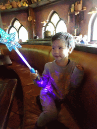 Max with a magic wand at the Polles Keuken restaurant at the Fantasierijk kingdom