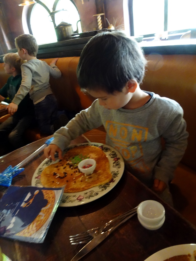 Max eating a pancake at the Polles Keuken restaurant at the Fantasierijk kingdom
