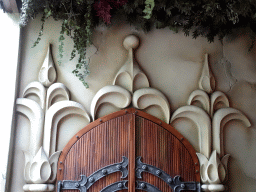 Relief above a door at the waiting line for the Droomvlucht attraction at the Marerijk kingdom