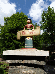 Statuette at the entrance to the Kindervreugd playground at the Marerijk kingdom