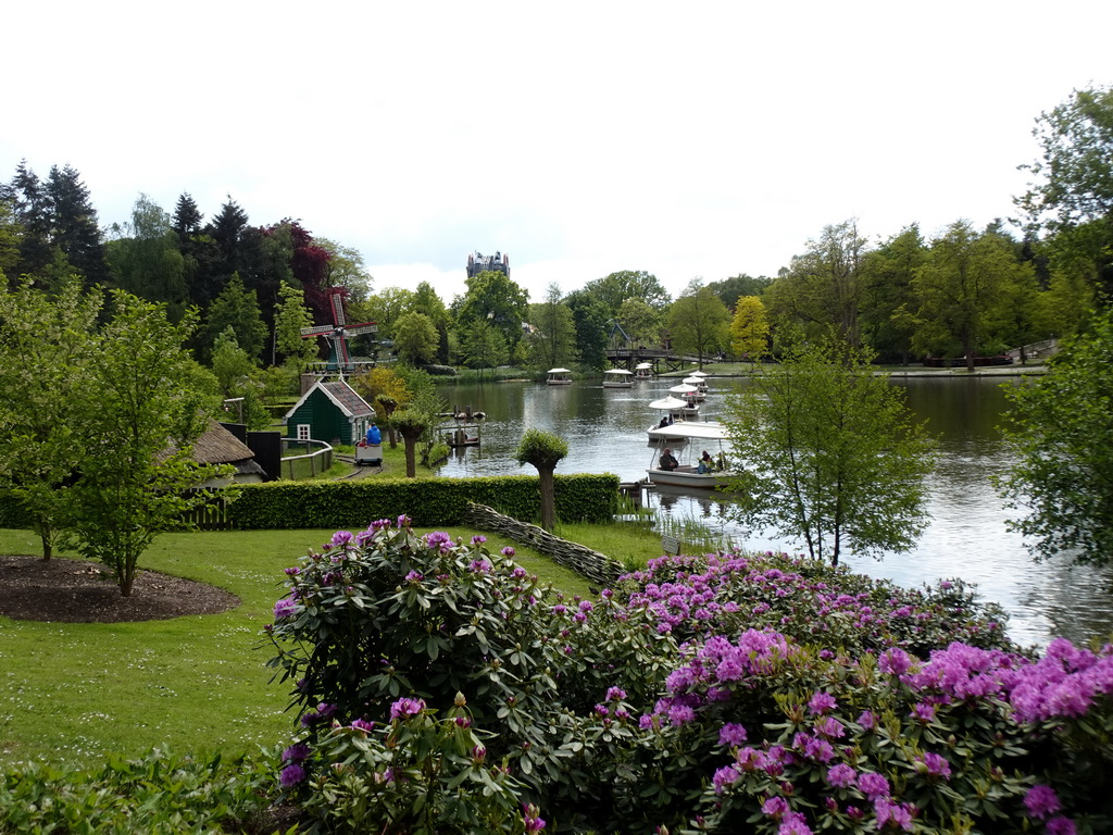 Boats at the Gondoletta attraction at the Reizenrijk kingdom and the Kinderspoor attraction at the Ruigrijk kingdom