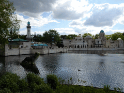 Frog statue at the Aquanura lake at the Fantasierijk kingdom and the Fata Morgana attraction at the Anderrijk kingdom