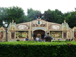 Pelican fountain and the front of the Carrouselpaleis attraction at the Carrouselplein square at the Marerijk kingdom