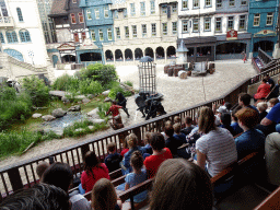 Actors on the stage of the Raveleijn theatre at the Marerijk kingdom, during the Raveleijn Parkshow