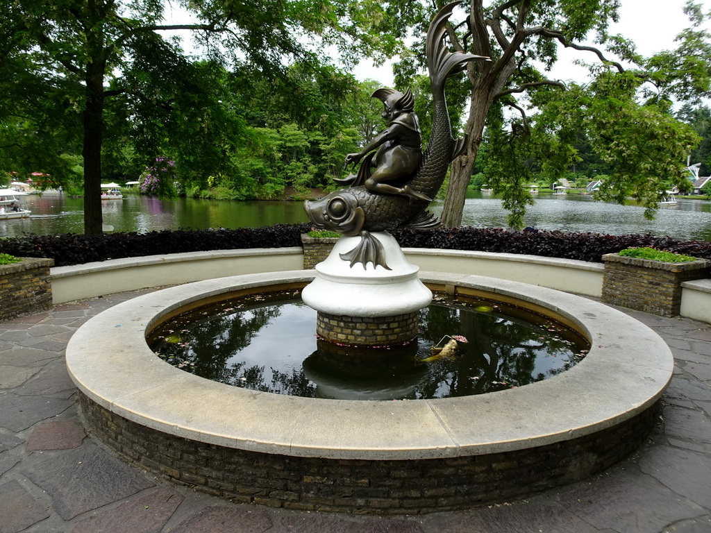 Fountain on the island inbetween the Ruigrijk kingdom and the Fantasierijk kingdom