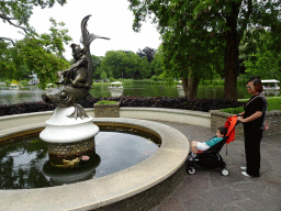 Miaomiao and Max at the fountain on the island inbetween the Ruigrijk kingdom and the Fantasierijk kingdom