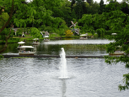 Fountain and Gondolettas at the Gondoletta lake at the Reizenrijk kingdom and the Kinderspoor attraction at the Ruigrijk kingdom, viewed from the roof of the Panorama restaurant