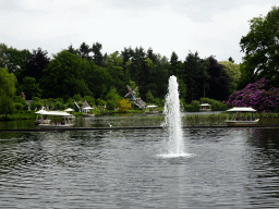 Fountain and Gondolettas at the Gondoletta lake at the Reizenrijk kingdom and the Kinderspoor attraction at the Ruigrijk kingdom