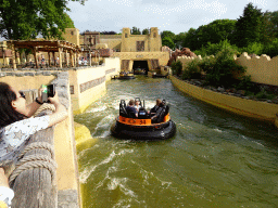 Our friends at the Piraña attraction at the Anderrijk kingdom, viewed from the side