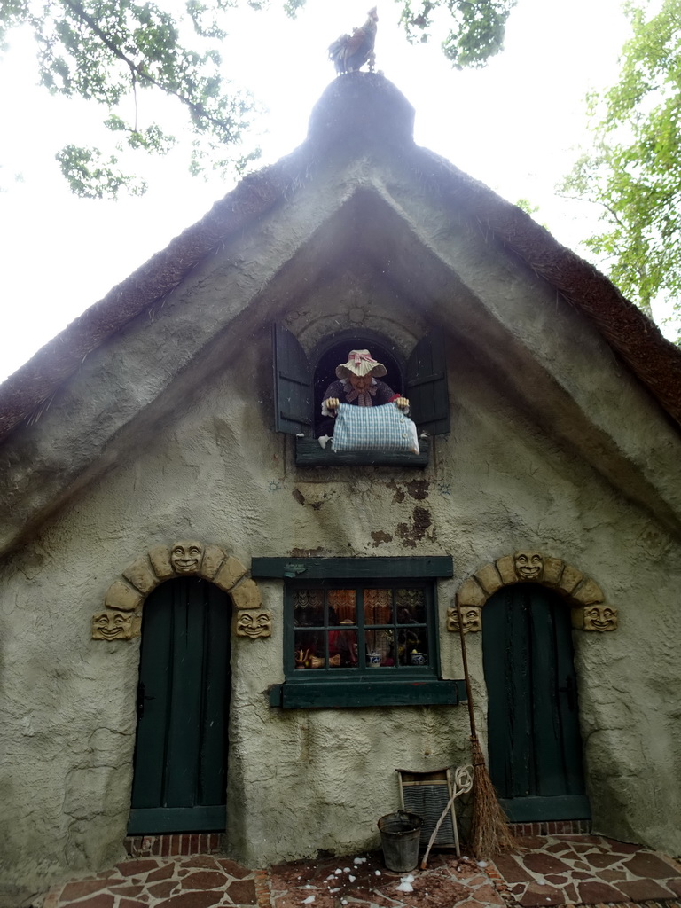 Mother Holle at the Mother Holle attraction at the Fairytale Forest at the Marerijk kingdom