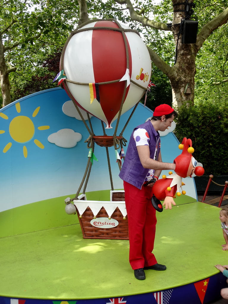 Actor and hand puppet at the Jokie and Jet attraction at the Carnaval Festival Square at the Reizenrijk kingdom