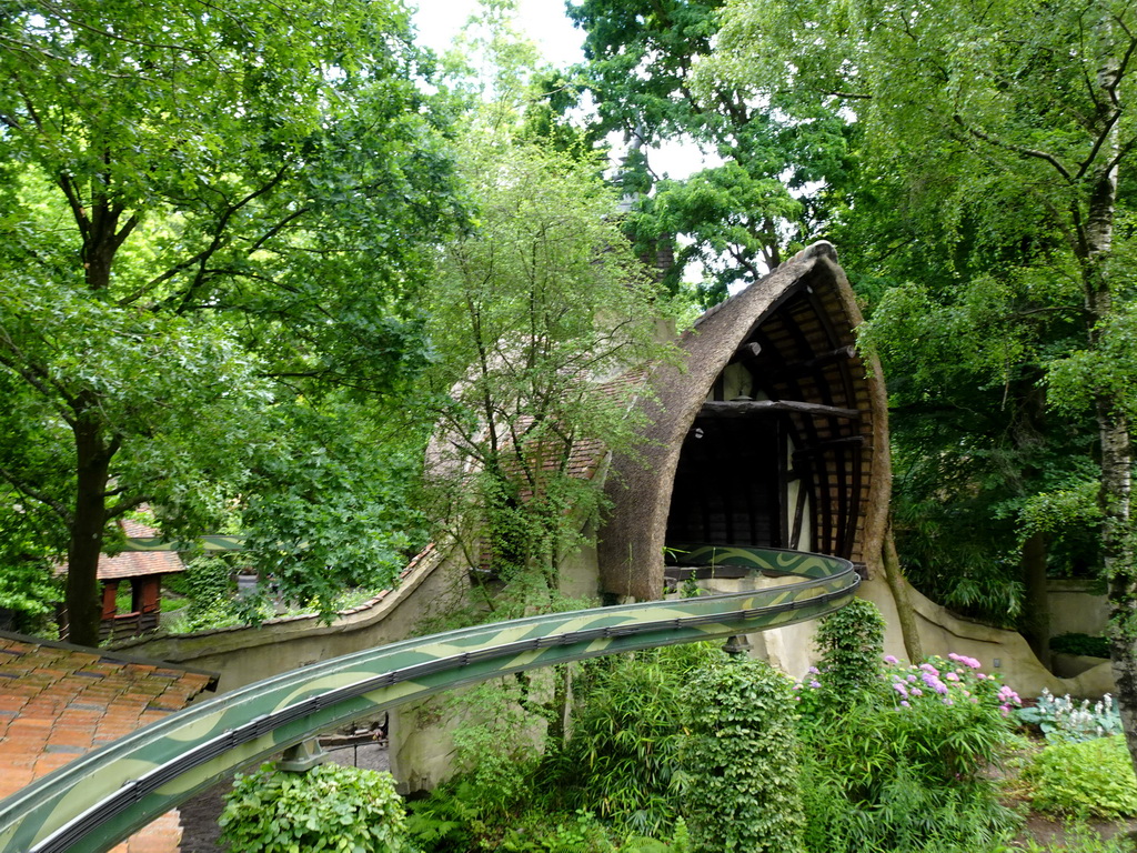 The Leunhuys building at the Laafland attraction at the Marerijk kingdom, viewed from the monorail