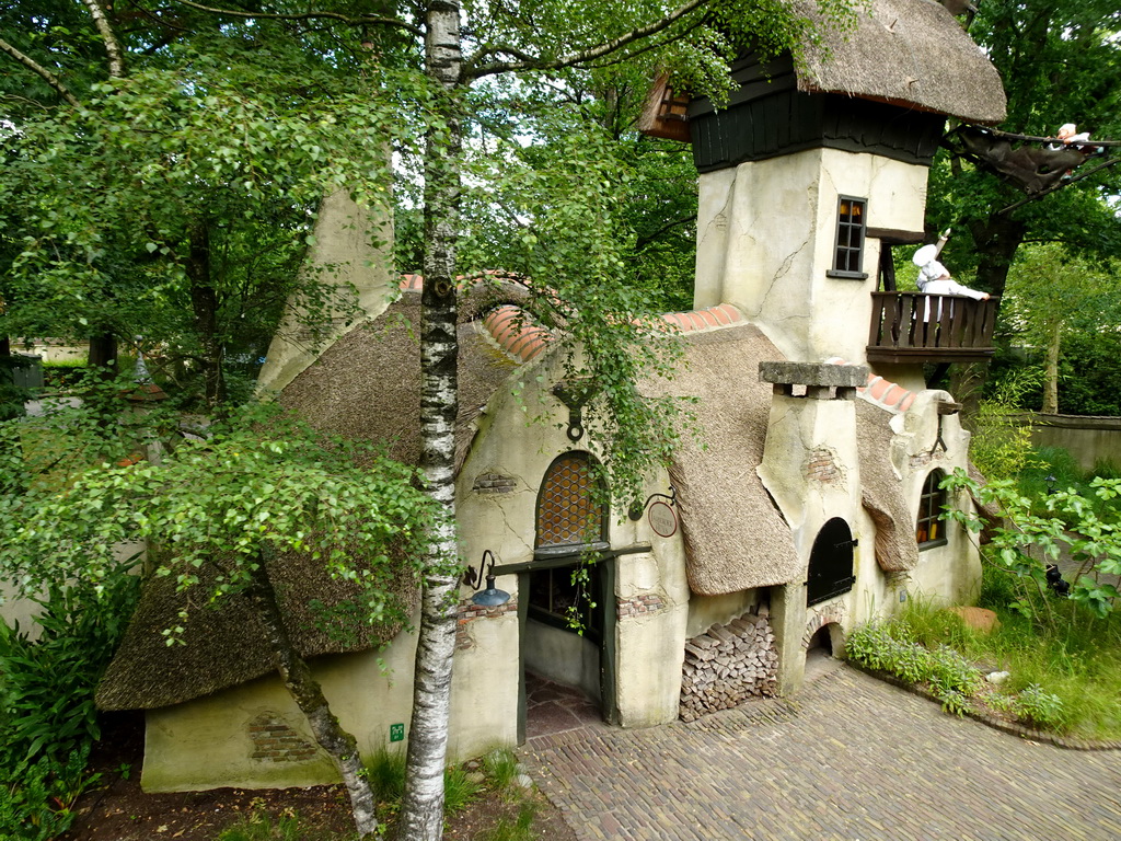 The Lariekoekhuys building at the Laafland attraction at the Marerijk kingdom, viewed from the monorail