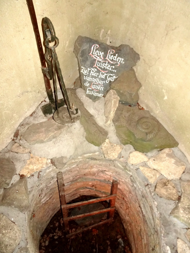 The hole from which the Laaf people came, in the Loof en Eerhuys building at the Laafland attraction at the Marerijk kingdom