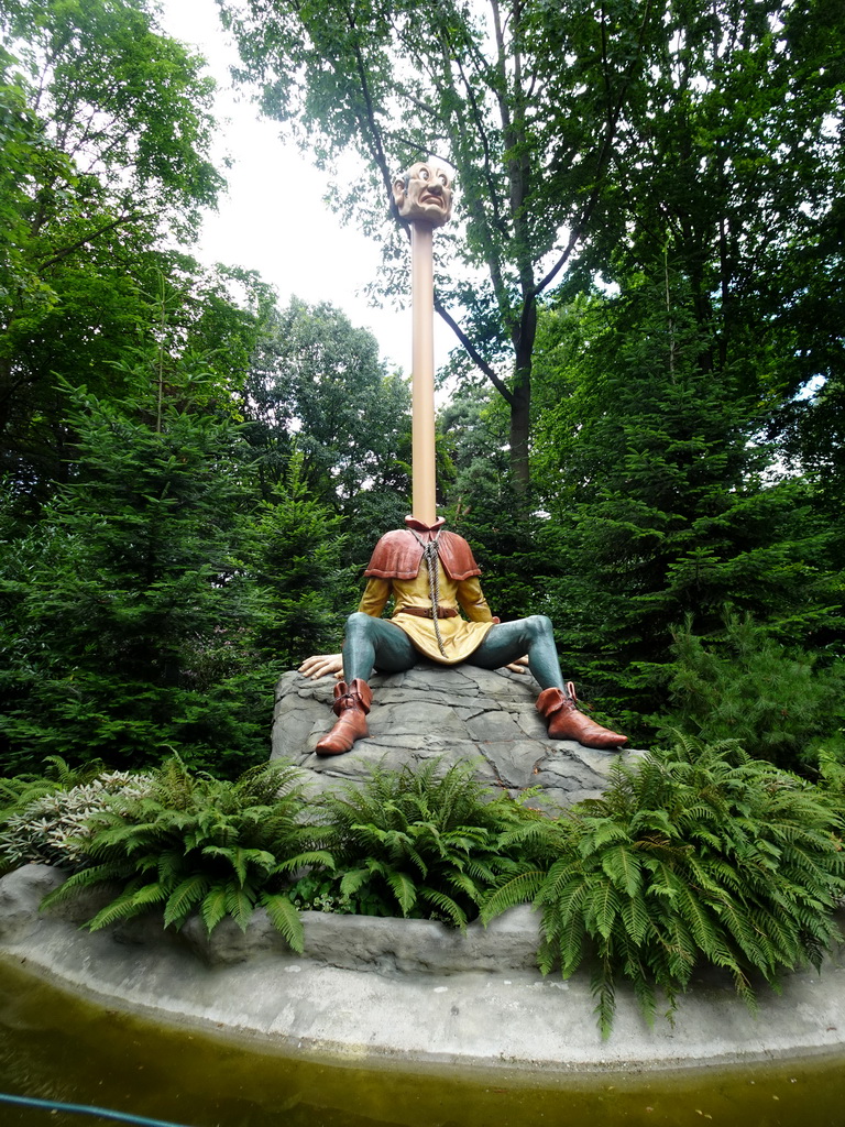 Langnek at the Six Servants attraction at the Fairytale Forest at the Marerijk kingdom