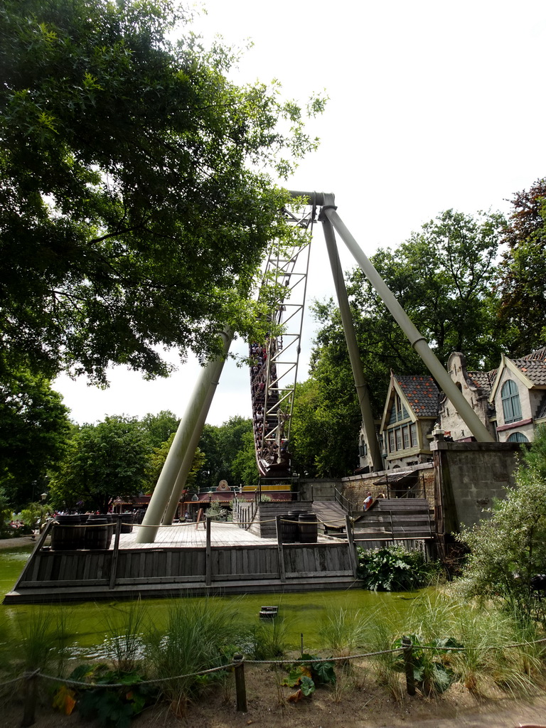 The Halve Maen attraction at the Ruigrijk kingdom, viewed from the waiting line for the Oude Tufferbaan attraction