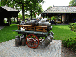 Cart with chickens at the Oude Tufferbaan attraction at the Ruigrijk kingdom, viewed from an automobile