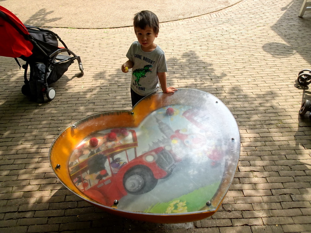 Max with an ice cream at a balancing game at the Kleuterhof playground at the Marerijk kingdom