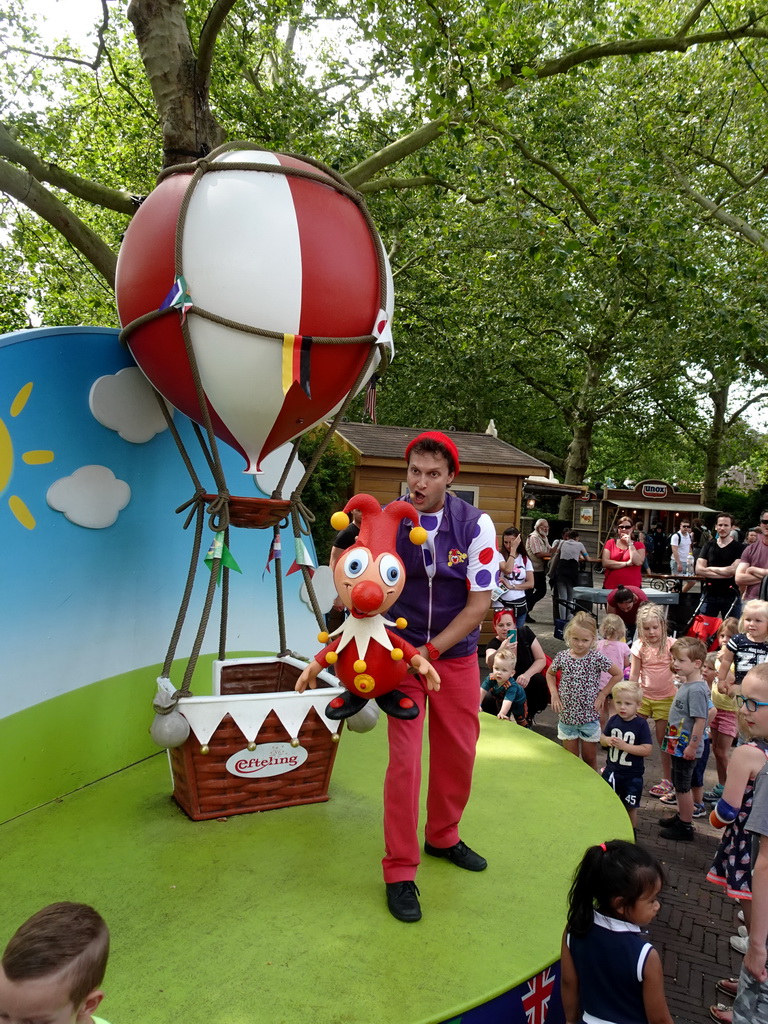 Actor and hand puppet at the Jokie and Jet attraction at the Carnaval Festival Square at the Reizenrijk kingdom