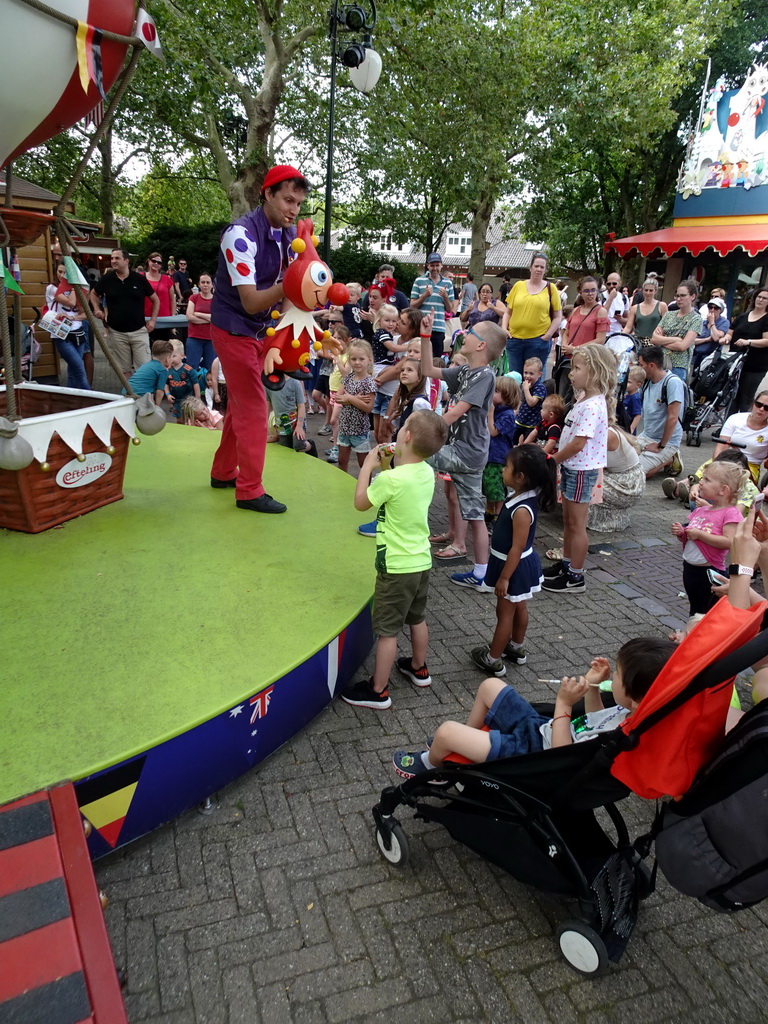 Actor and hand puppet at the Jokie and Jet attraction at the Carnaval Festival Square at the Reizenrijk kingdom