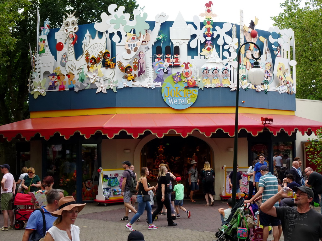 Front of the Jokies Wereld shop at the Carnaval Festival Square at the Reizenrijk kingdom