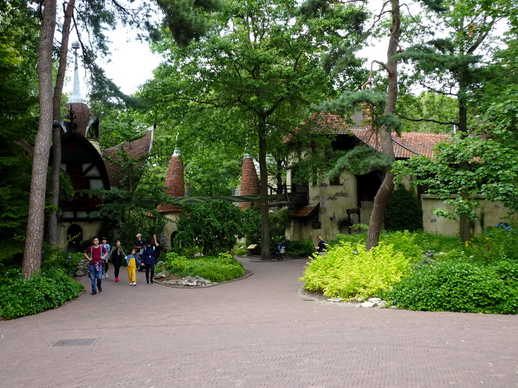 The Lonkhuys and Slakkenhuys buildings and entrance gate of the Laafland attraction at the Marerijk kingdom