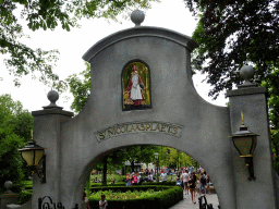 Gate to the Sint Nicolaasplaets square at the Marerijk kingdom