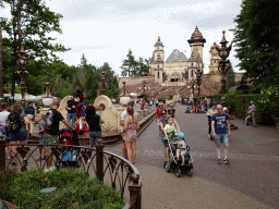 Jester Pardoes at the Pardoes Promenade at the Fantasierijk kingdom, with a view on the Symbolica attraction