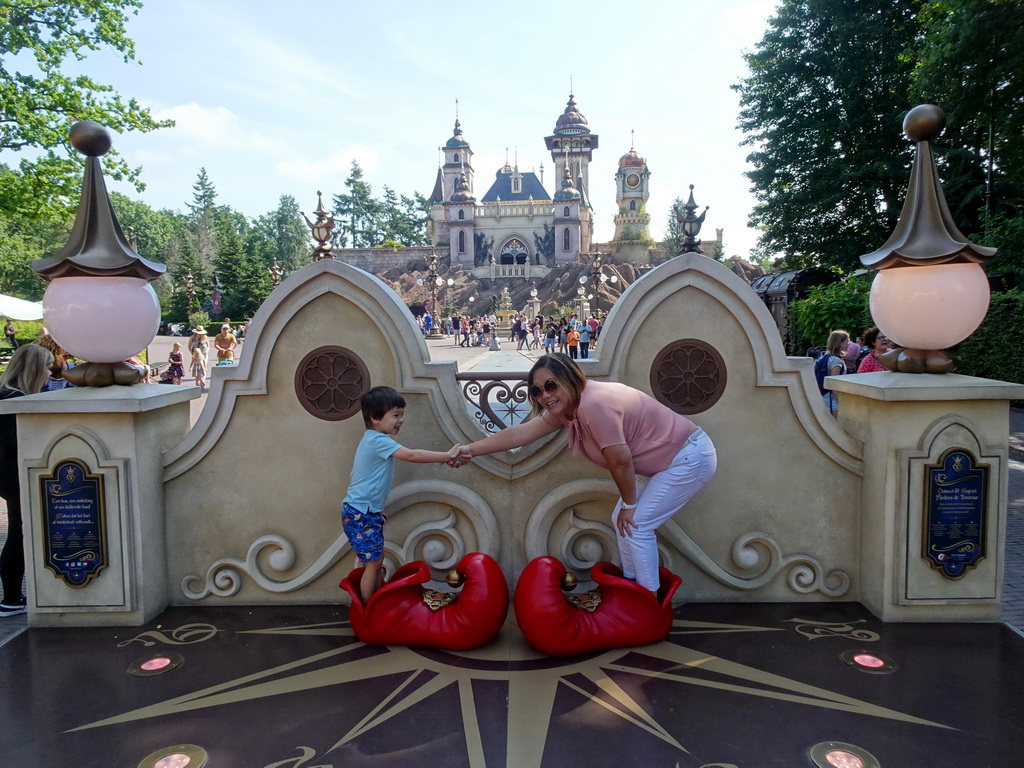 Miaomiao and Max at the Pardoes Promenade in front of the Symbolica attraction at the Fantasierijk kingdom