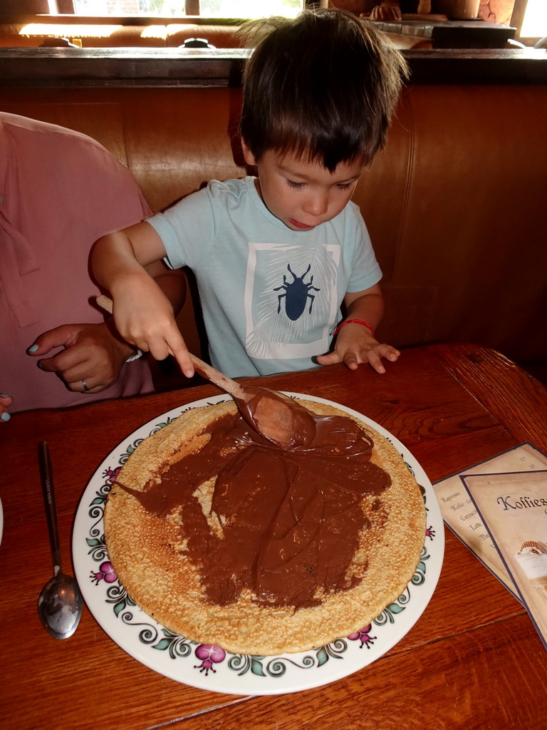 Max eating a pancake with Nutella at the Polles Keuken restaurant at the Fantasierijk kingdom