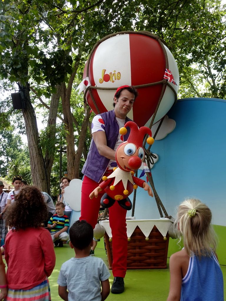 Actor and hand puppet at the Jokie and Jet attraction at the Carnaval Festival Square at the Reizenrijk kingdom