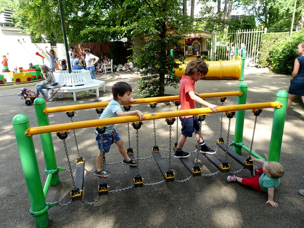 Max at the Kleuterhof playground at the Reizenrijk kingdom