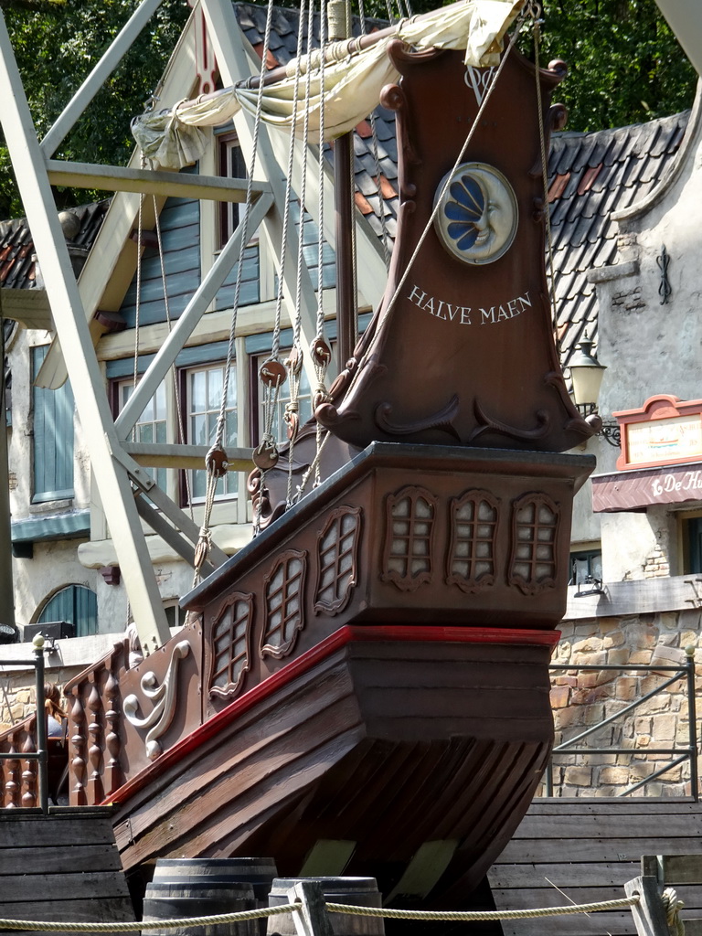 The Halve Maen attraction at the Ruigrijk kingdom, viewed from the waiting line for the Oude Tufferbaan attraction