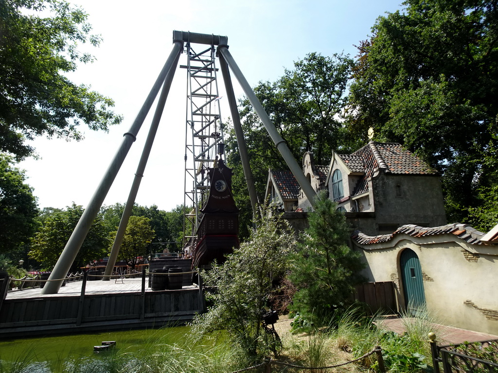 The Halve Maen attraction at the Ruigrijk kingdom, viewed from the waiting line for the Oude Tufferbaan attraction