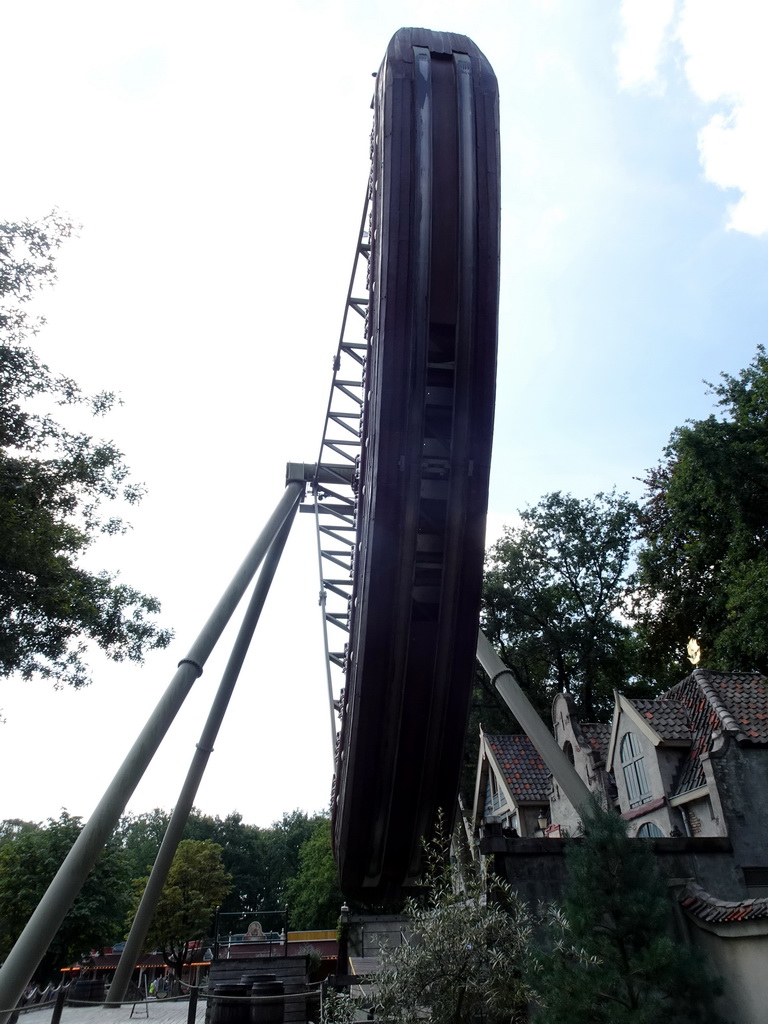 The Halve Maen attraction at the Ruigrijk kingdom, viewed from the waiting line for the Oude Tufferbaan attraction