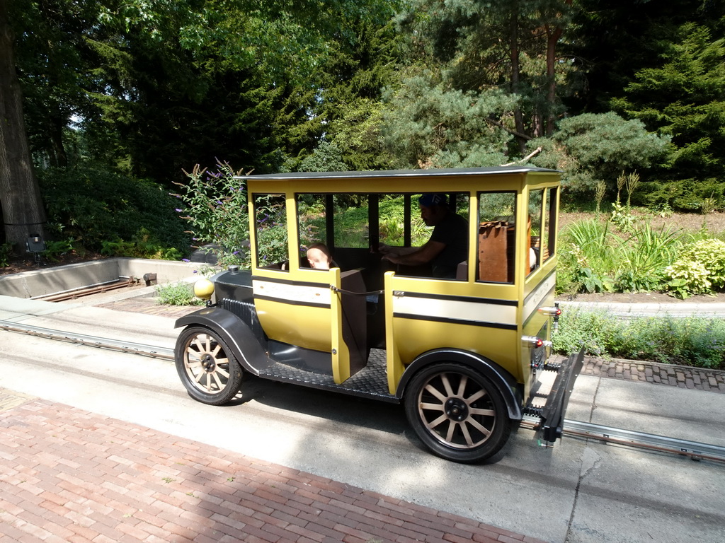 Automobile at the Oude Tufferbaan attraction at the Ruigrijk kingdom