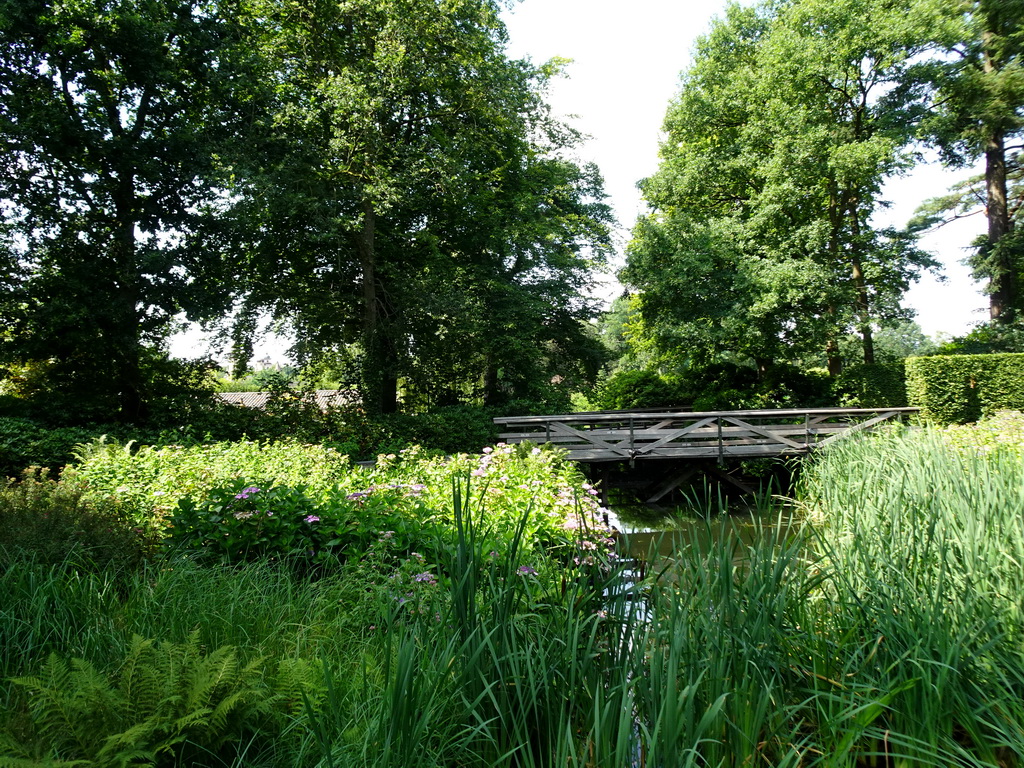 Bridge at the Oude Tufferbaan attraction at the Ruigrijk kingdom, viewed from an automobile